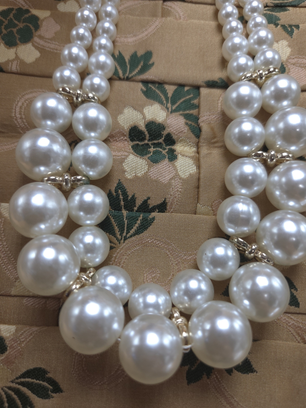 Elegant Double-Strand White Faux Pearl Necklace with Gold Accents - Picture 2 of 4
